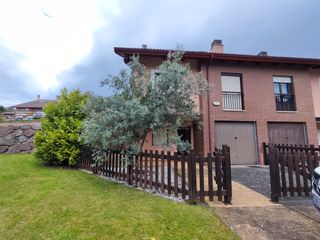 Maison jumelée  Sojuela - calle solcampo. Vivienda pareada para entrar a vivir en sojuela, la rioja junto