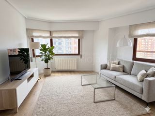 Flat  Logroño - gonzalo de berceo. Espectacular vivienda de 4 dormitorios con terraza y plaza de ga
