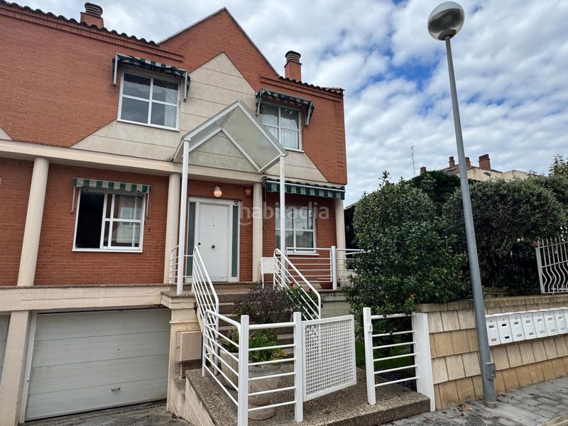 Foto 209a2ed2-b4f1-4a8b-89d8-b48c6408d808. Casa amb calefacció aparcament piscina a Avenida Madrid Logroño