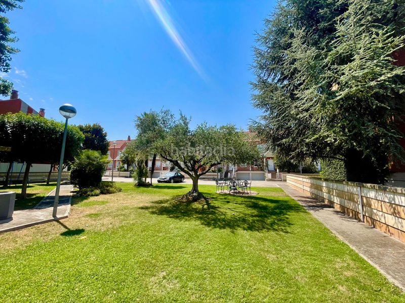 Foto 2fac22f6-b222-4dc1-9d03-7e7130821e25. Casa amb calefacció aparcament piscina a Avenida Madrid Logroño