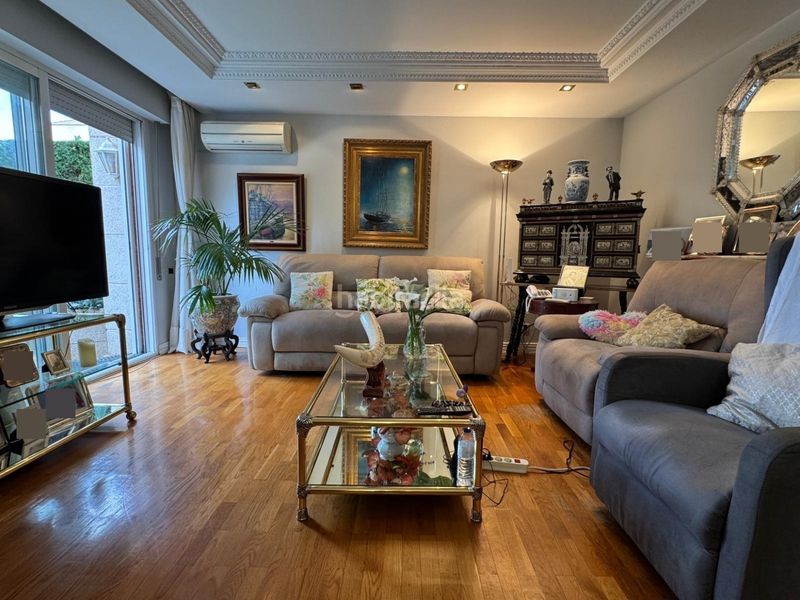 Foto a47bd2ed-5794-4de2-935d-de7ea072c89a. Casa amb calefacció aparcament piscina a Avenida Madrid Logroño
