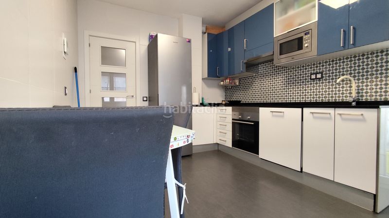 Foto e4b14b6d-122f-40f9-a233-04304a9d4e42. Pis amb calefacció aparcament a Residencia Logroño