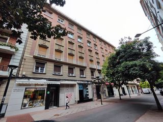 Etagenwohnung  Logroño - doctores castroviejo. Buena vivienda en zona peatonal de logroño en magnífico edificio