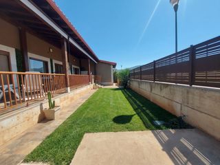 Casa  Albelda de iregua - valle del cidacos. Parcela urbana con construcción en albelda de iregua , a pocos p