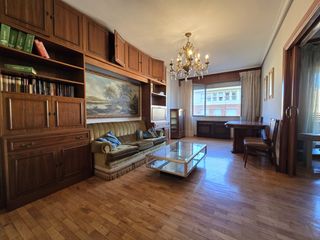 Flat  Logroño - avenida de colon. En el centro de logroño, piso de 3 dormitorios con buena altura.