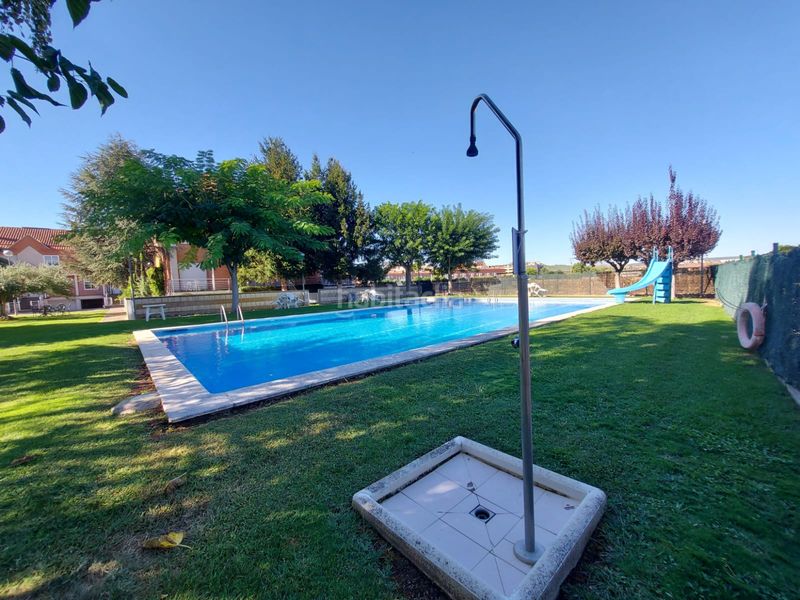 Foto 1440625a-6b16-4e6e-a137-de8b79ffef1a. Casa amb calefacció aparcament a Avenida Madrid Logroño