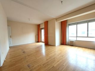 Pis  Logroño - duquesa de la victoria. Amplia vivienda, hoy con salóncomedor doble, cocinaoffice, 2 dor