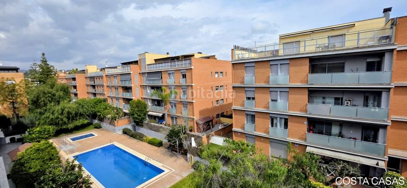 Foto 9546d1f8-137f-44f3-9fe4-0bce18155f62. Dúplex amb calefacció aparcament piscina a Can Bou Castelldefels