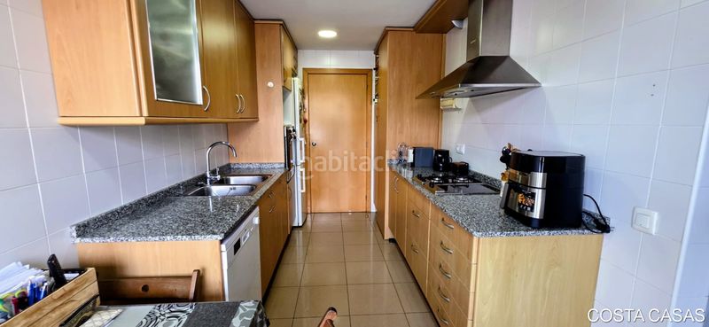 Foto f6ab8d74-5c3d-4e3c-a00a-140e03e161c2. Dúplex amb calefacció aparcament piscina a Can Bou Castelldefels