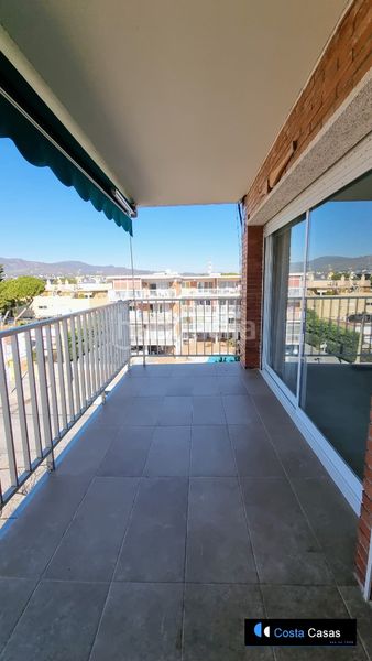 Foto 2d94ab19-1397-4e99-a545-1ac4a704c5cf. Apartament amb calefacció piscina a Lluminetes Castelldefels