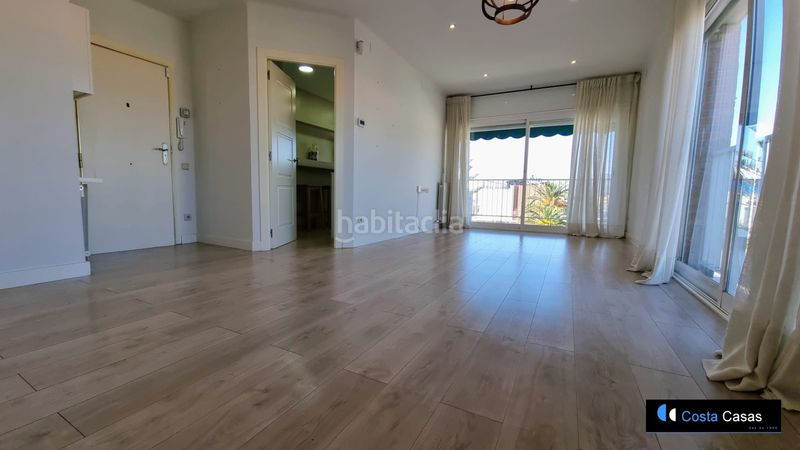 Foto d0450fbc-8d52-45ef-88cf-8a9e3bf1347c. Apartament amb calefacció piscina a Lluminetes Castelldefels