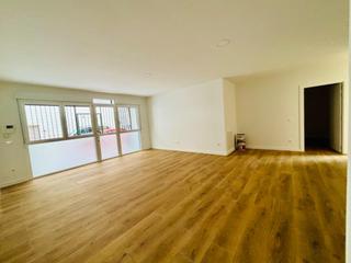 Pis  Calle comunidad de baleares. Exclusiva vivienda en planta baja en barañain, zona del lago