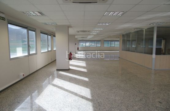 Foto 423612f5-ed36-4971-bdfe-ef6616a0951d. Miete büro mit heizung in Valle de Elorz / Elortzibar