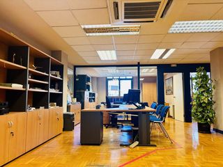 Miete Büro in San Juan. Oficina totalmente montada