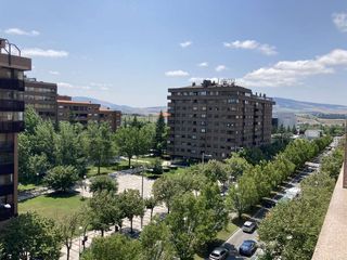 Miete Etagenwohnung  Avenida de pío xii. Magnífico piso en pio xii