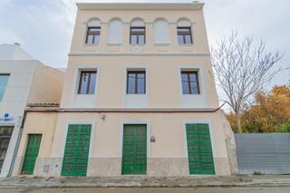 Edifici a Felanitx Poble. Edificio totalmente reformado con 3 viviendas individuales en el