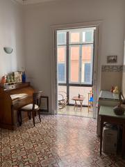 Casa en Centre Històric. Vivienda con mucha nobleza y terraza en el centro peatonal de ma