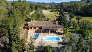 Masia a Calvi� Poble. Finca r�stica con licencia vacacional en peguera