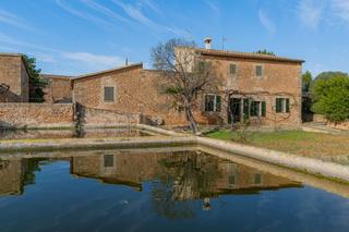 Country house in Les Maravelles. Finca rústica con cédula de habitabilidad y 14 hectáreas en son