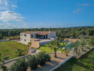 Mas à Campos. Exclusiva finca de obra nueva con dos piscinas en campos