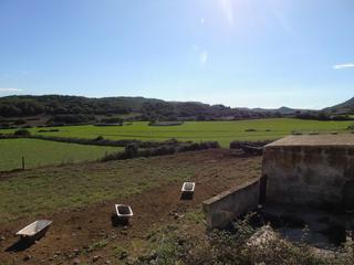 Mas à Cala Morell. Finca rústica con explotación agrícola y acceso directo a la val
