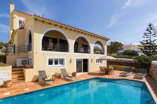 Chalet in Cala en Blanes. Exclusivo chalet en cala den blanes con vistas al mar y piscina