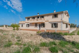 Country house in S´Arenal. Casa con molinos y safreig en saranjassa