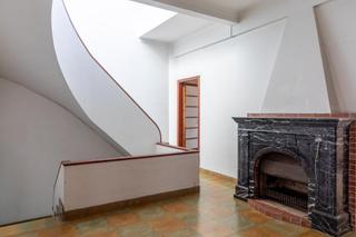 House in Plaça dels Patins. Exclusiva casa estilo art deco para reformar en plaza de los pat