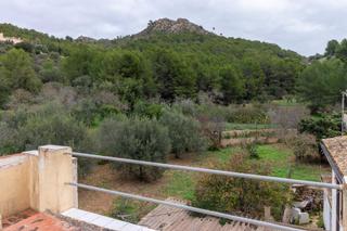 Casa a Andratx. Propiedad única al pie de la sierra en andratx pueblo a reformar