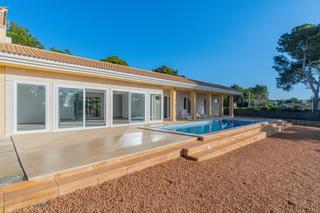 Chalet in Cala Pi-Vallgornera. Casa unifamiliar a estrenar con piscina