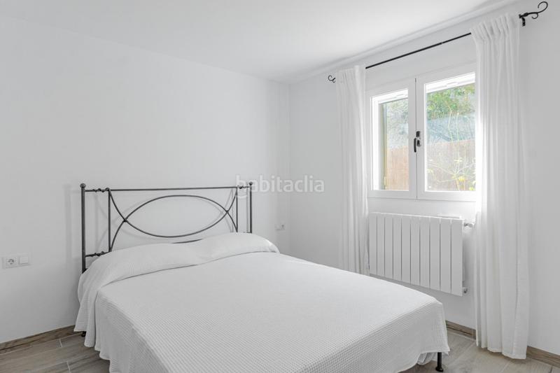 Foto 0ee1fd14-bebb-4535-b714-55256cc10992. Chalet  con dos apartamentos en cala santanyi con jardín y piscina en Santanyí