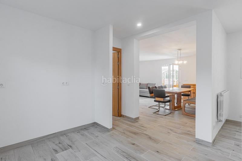 Foto bd54acac-3a94-4286-9145-1b2ad643f8a2. Chalet  con dos apartamentos en cala santanyi con jardín y piscina en Santanyí