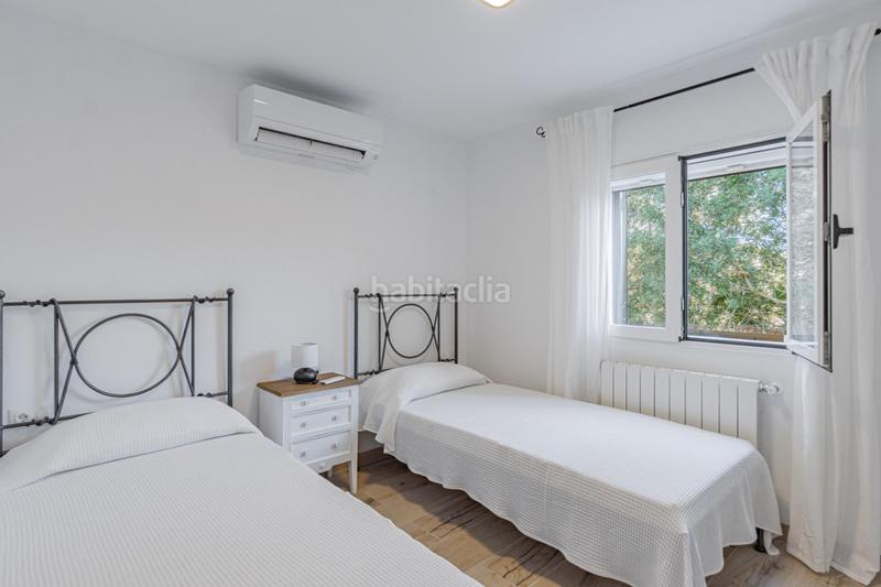 Foto c6dd587d-c14e-4c8f-a8e9-42afd3712712. Chalet  con dos apartamentos en cala santanyi con jardín y piscina en Santanyí