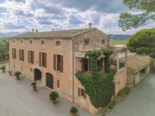 Masia a Manacor Centre. Hacienda en venta con posesión histórica y 5 casas en carretera