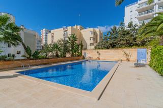 Apartament a Cala Major. Amplio y luminoso apartamento con terraza y piscina en cala majo