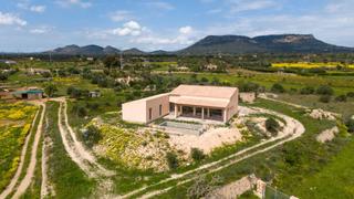Semi detached house in Ses Palmeres. Finca de obra nueva en llucmajor en entorno natural