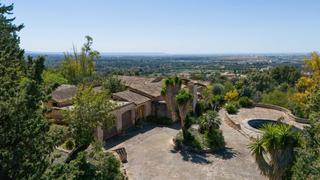 Chalet in Bunyola. Villa con proyecto unifamiliar aislado con piscina