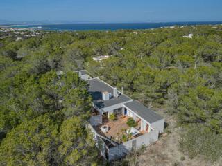 Casa a Formentera. Casa única de estilo bauhaus a unos pasos del mar en formentera