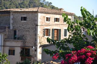 Building in Estellencs. Hotel boutique en el corazon de la sierra tramuntana
