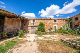 Masia a Sa Casa Blanca. Finca tradicional con potencial agrícola y energético en el ento
