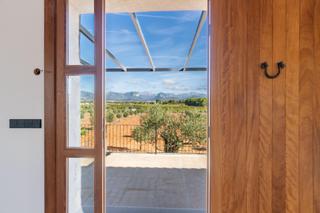 Masia a Santa María del Camí. Arquitectura contemporánea en enclave rural con vistas a la serr