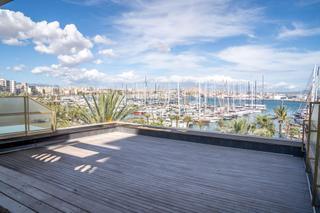 Apartment in El Terreno. Elegante vivienda reformada frente al mar en el paseo marítimo d
