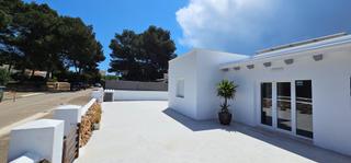Maison à Port d´Addaia. Obra nueva  planta baja con piscina en un entorno privilegiado