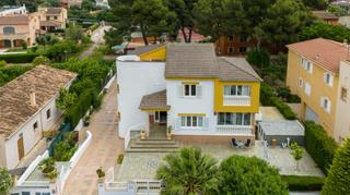 Chalet à Sant Llorenç des Cardassar. Chalet de 3 plantas con piscina a 800m de la playa de sa coma