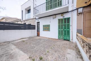Edifici a Porto Cristo. Edificio con potencial de inversión en porto cristo