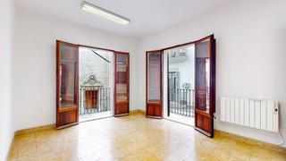 Flat in Sant Jaume. Piso con gran potencial en venta en el corazón de palma
