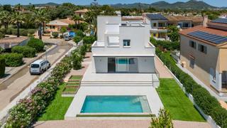 Chalet à Sant Llorenç des Cardassar. Chalet de nueva construcción estilo contemporáneo