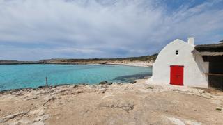 Casa en Binibèquer. Villa 4 hab con piscina sobre una parcela amplia de 1027m
