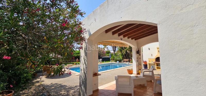 Foto f8a4f89f-c292-472b-a987-cfb59093a7ca. Casa villa 4 hab con piscina sobre una parcela amplia de 1027m en Sant Lluís