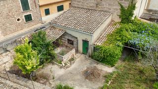 House in Costitx. Casa a reformar con jardín y garaje en costitx
